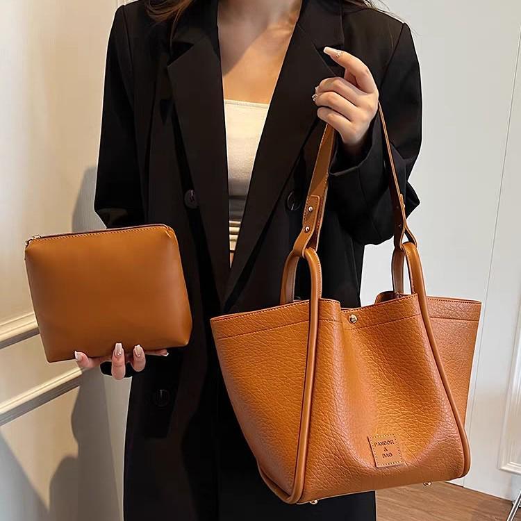 

2025 Versatile Fashion Tote: Large Capacity Mother-and-Child Shoulder and Handheld Bucket Bag