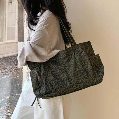 Tasche aus Canvas mit Leopardenmuster, neue Pendler-Retro-Wind-Tragetasche, großes Fassungsvermögen, Damen-Trend-Mode-Schultertasche