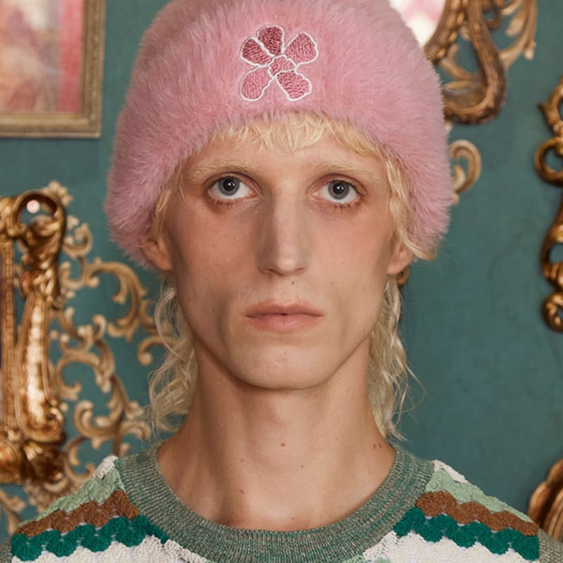 

UNALLOYED FLOWER FUR BEANIE / PINK FREE