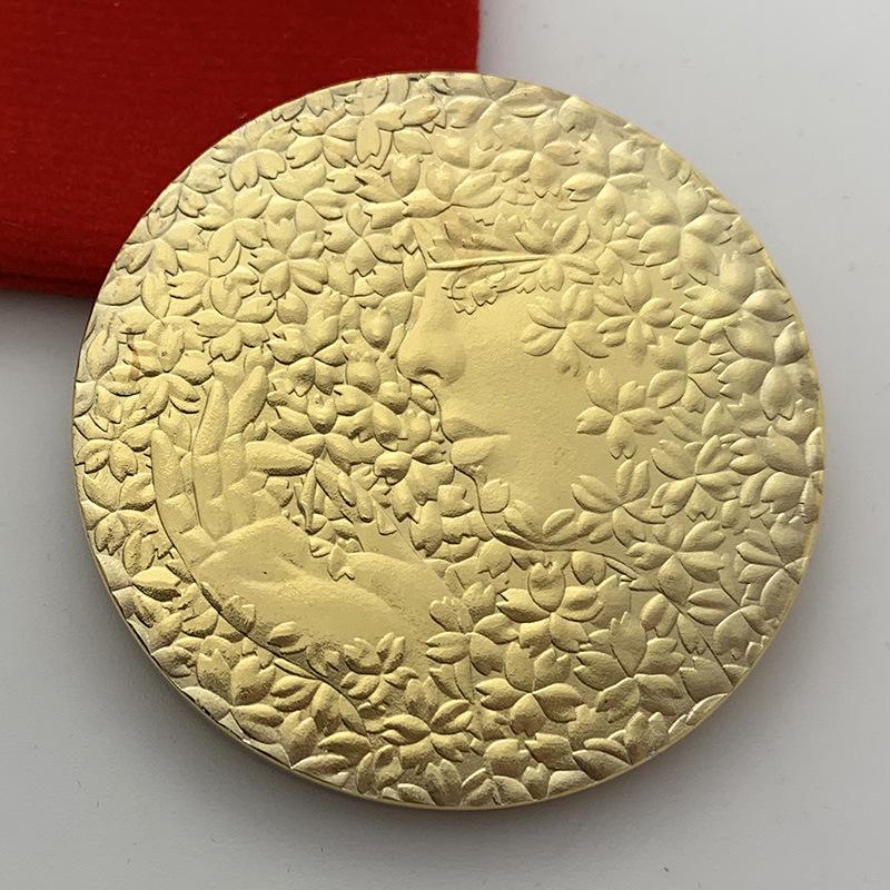 Japanese flower, cherry blossom goddess, gold-plated commemorative medal, paulownia pattern emblem, cherry blossom gold coin, coin
