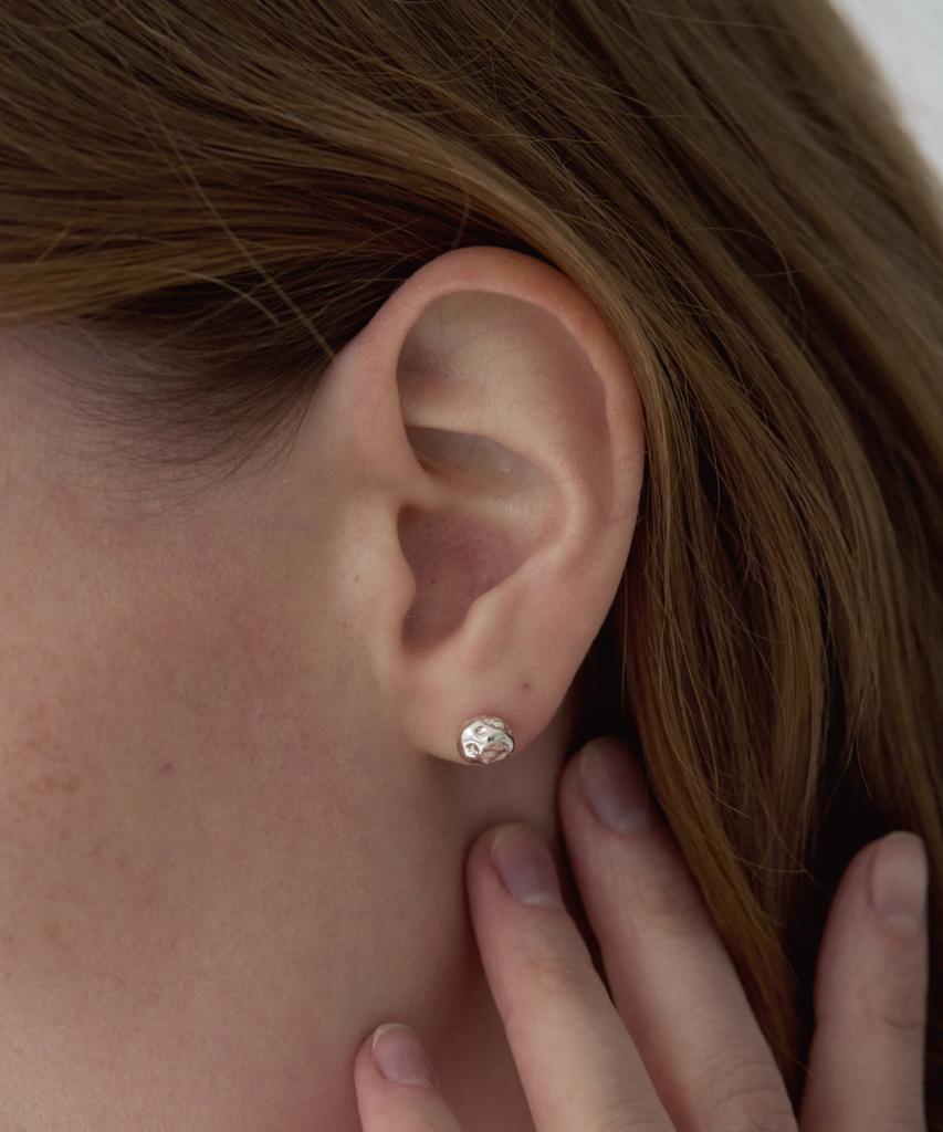 Touchéd Pebble Earring 01