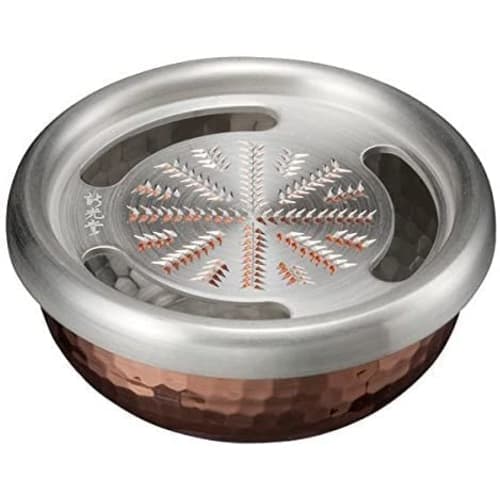 

Highly praised by professional chefs: Pure copper spice grater, 8cm, 100ml capacity, with tray. The sharpness allows for precise grating without separ