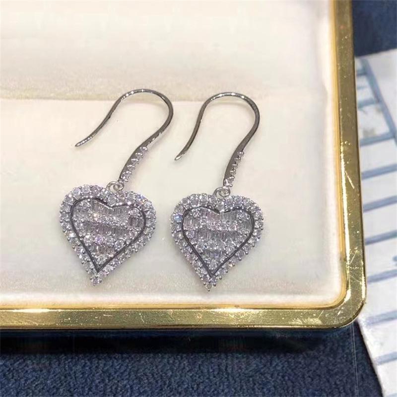 Minimalist Diamond Heart Necklace & Earring Set in Light Luxury Style