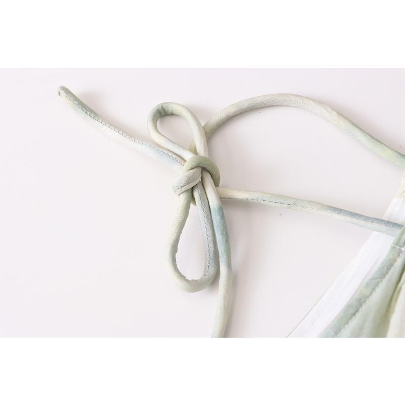 Oil Swoosh Stahovací šňůrka Neck Design Brzy na jaře