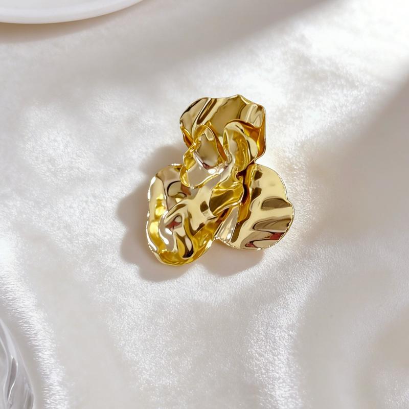 Изящная золотая неровная мятая цветочная брошь Женская одежда Пальто Повседневные платья Аксессуары A3