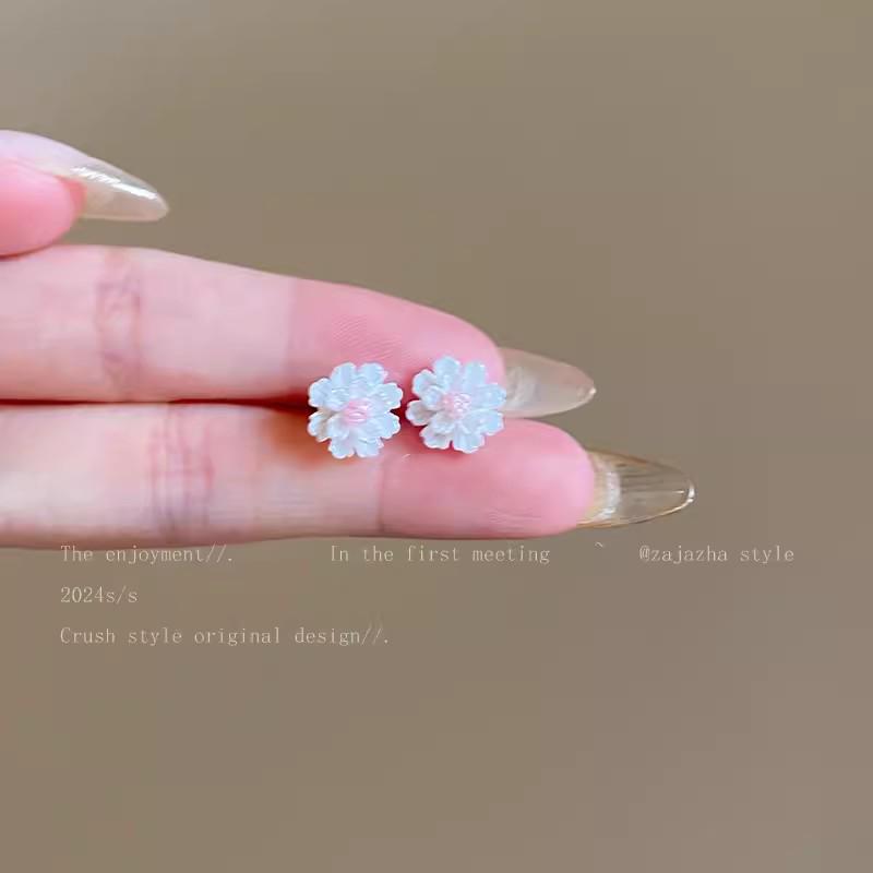 S925 Silver Needle Korean Floral Earrings: Versatile Pearl Design with Trendy Forest-Inspired Style