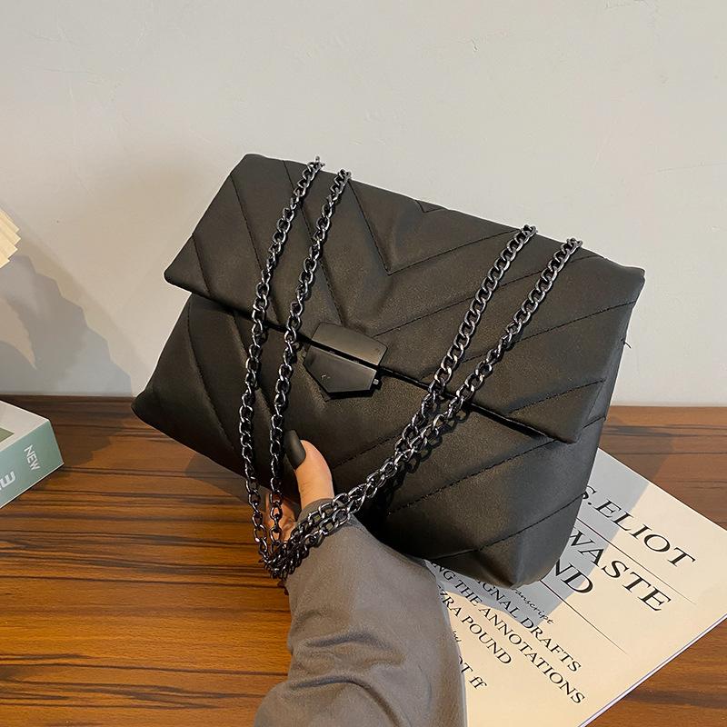 Small Bag Women 2025 New Fragrant Texture Small Square Bag Internet Celebrity Versatile Solid Color Chain Shoulder Messenger Handbag