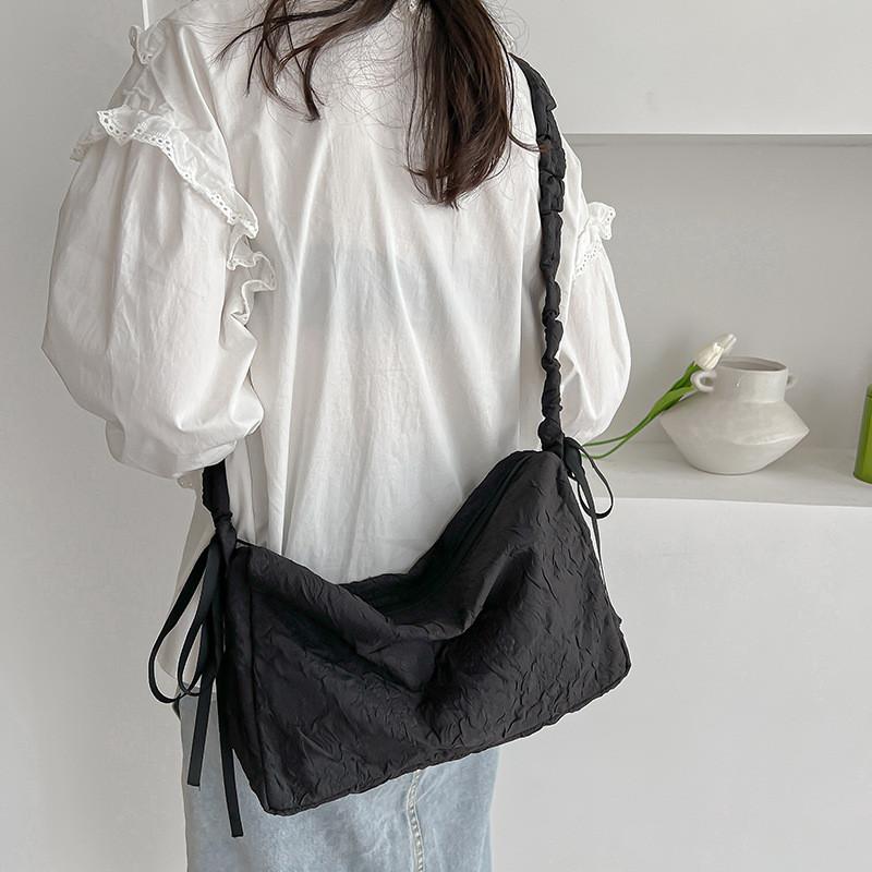 Cotton Floral Tote Bag With Zipper Closure For Daily Use