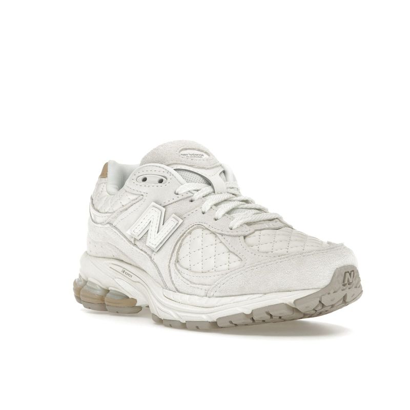 New Balance 2002R Quilted Pack - White Men Sneakers Sea-Salt Tan M2002RPD