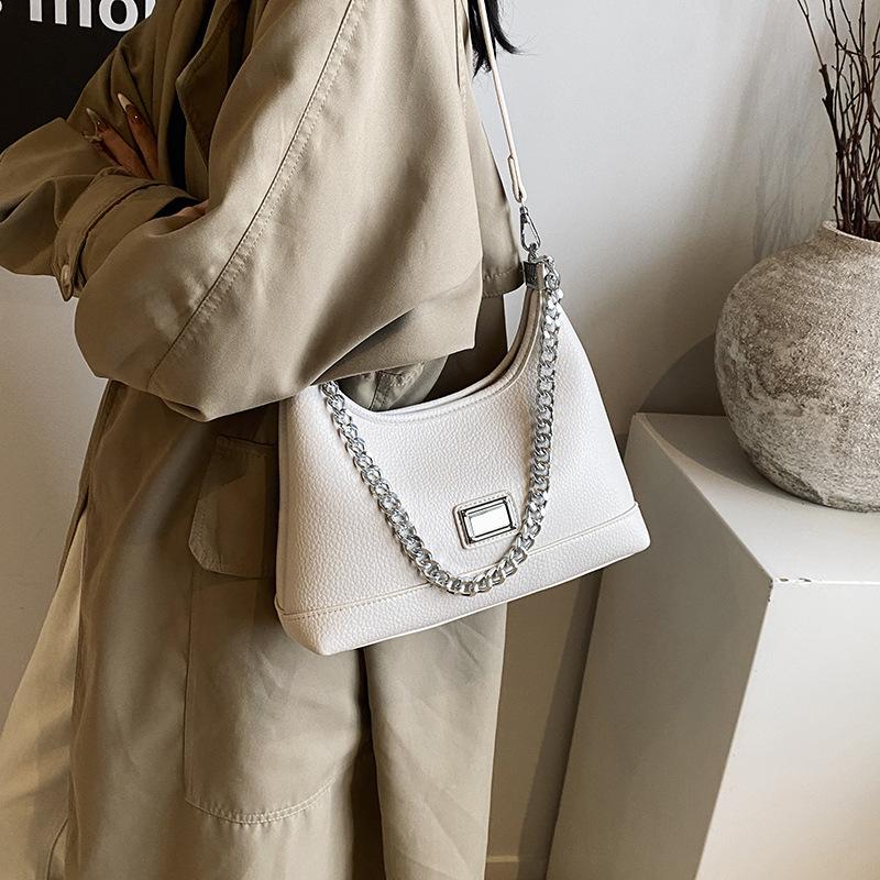 

2025 новая женская сумка высокого класса нишевая сумка подмышку модная универсальная сумка через плечо на одном плече нишевая сумка-пельмень 27*7.5*22 белый