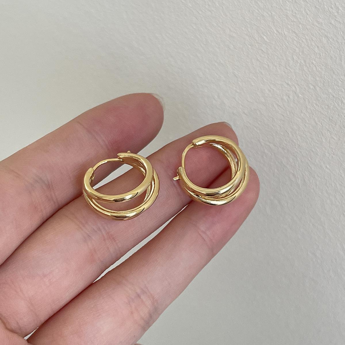

Neutral style niche multi-layer stacked earrings women s light luxury high-end silver needle plain ring earrings simple earrings 925 silver needles