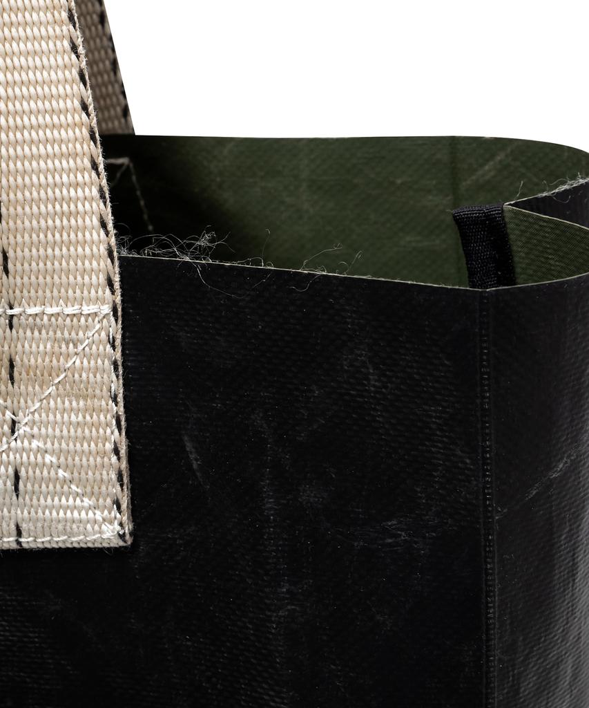 Kaneitei Ratchet Bar Vertical Tote Bag (Black) / Upcycled