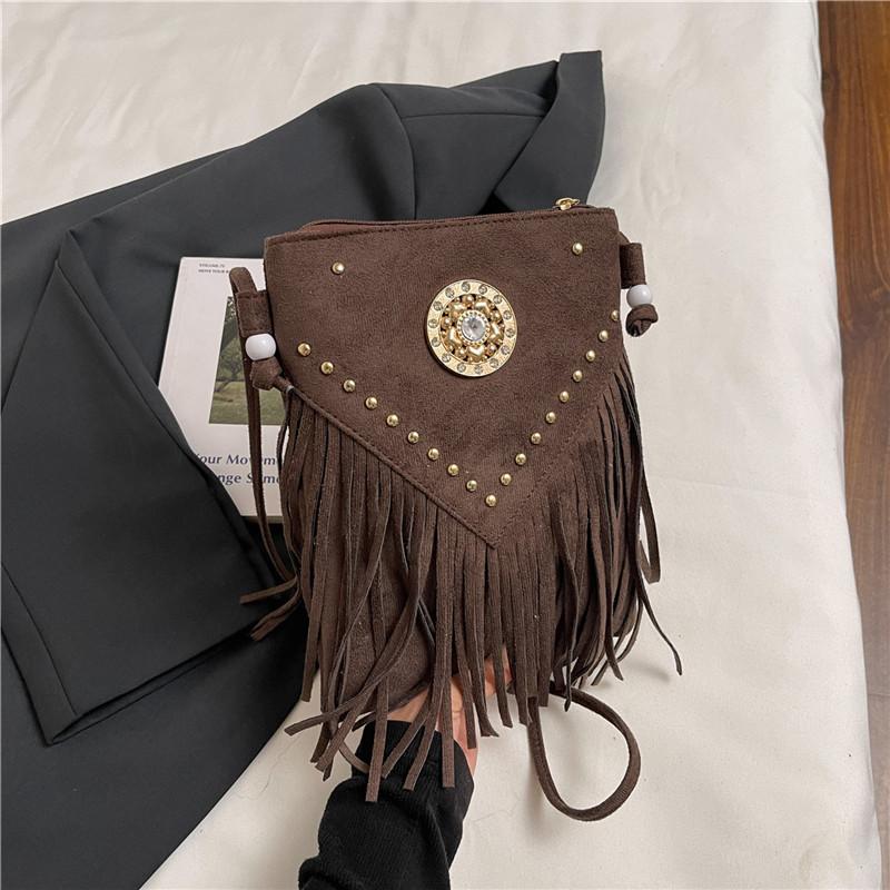 

Women s autumn and winter willow nail fringed bag crossbody shoulder bag trendy fashion retro matte bag темно-коричневого