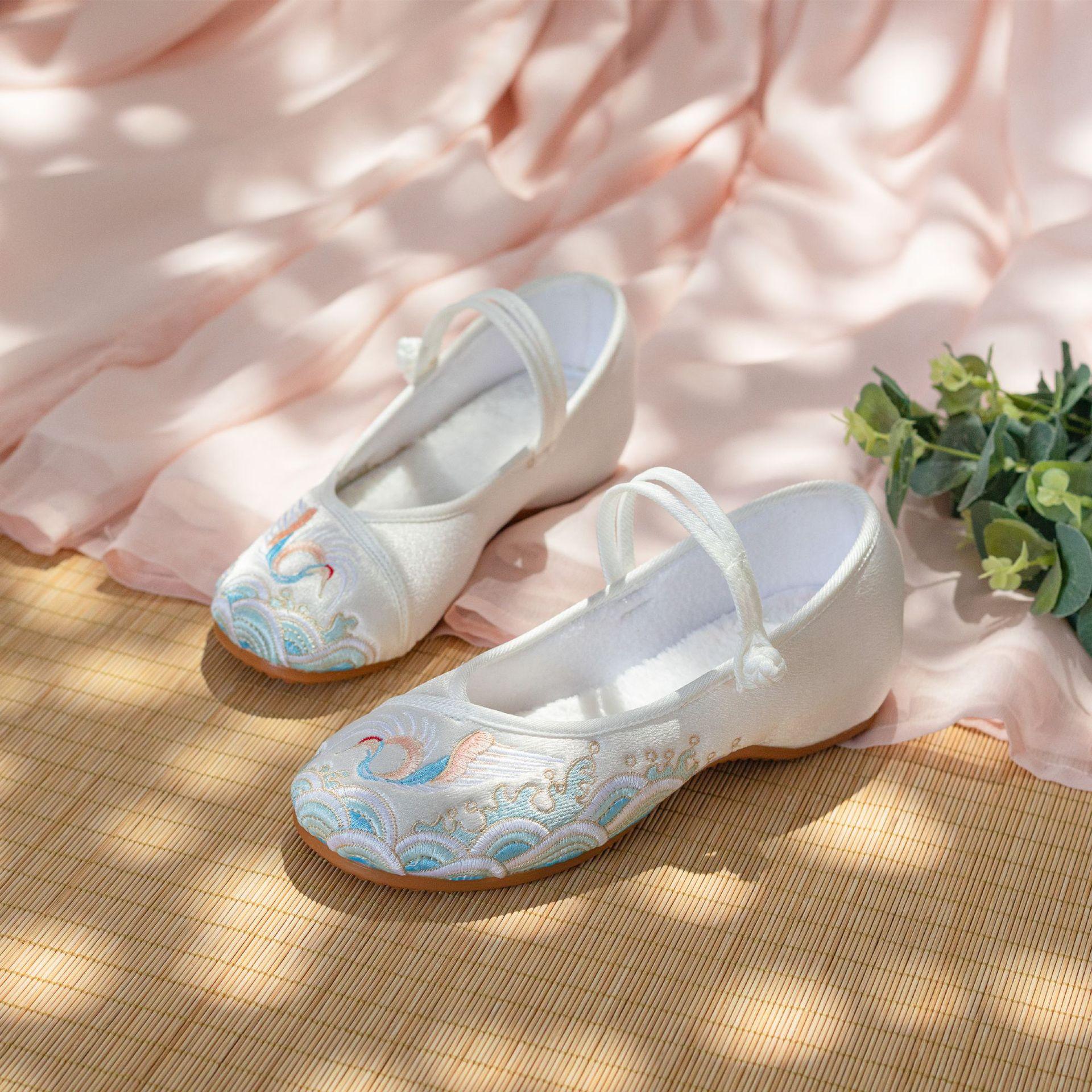 

[Blue smoke] Winter Hanfu shoes velvet ancient style warm cotton shoes retro ethnic style student ancient embroidered shoes 34 белый