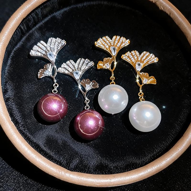 Ginkgo Leaf Pearl Rhinestone Earrings - Retro Court Style, Exquisite and Versatile High-End Fashion Studs.