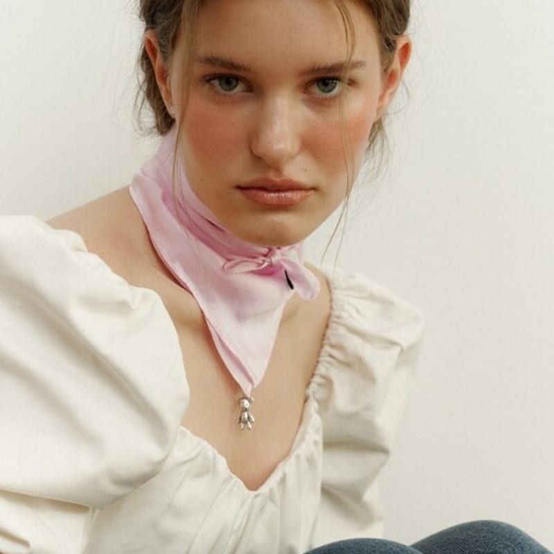 LIEBE MICH MONSTER Schlichter Seidenschal_Erdbeerkuss