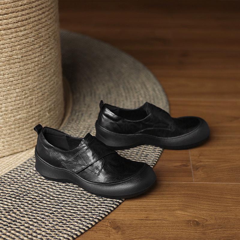 

Овчина~ Французские повседневные туфли с круглым носком на толстой подошве, маленькие кожаные туфли женские 2025, темпераментные черные лоферы, туфли-лодочки с глубоким вырезом на мягкой подошве 40 чёрный