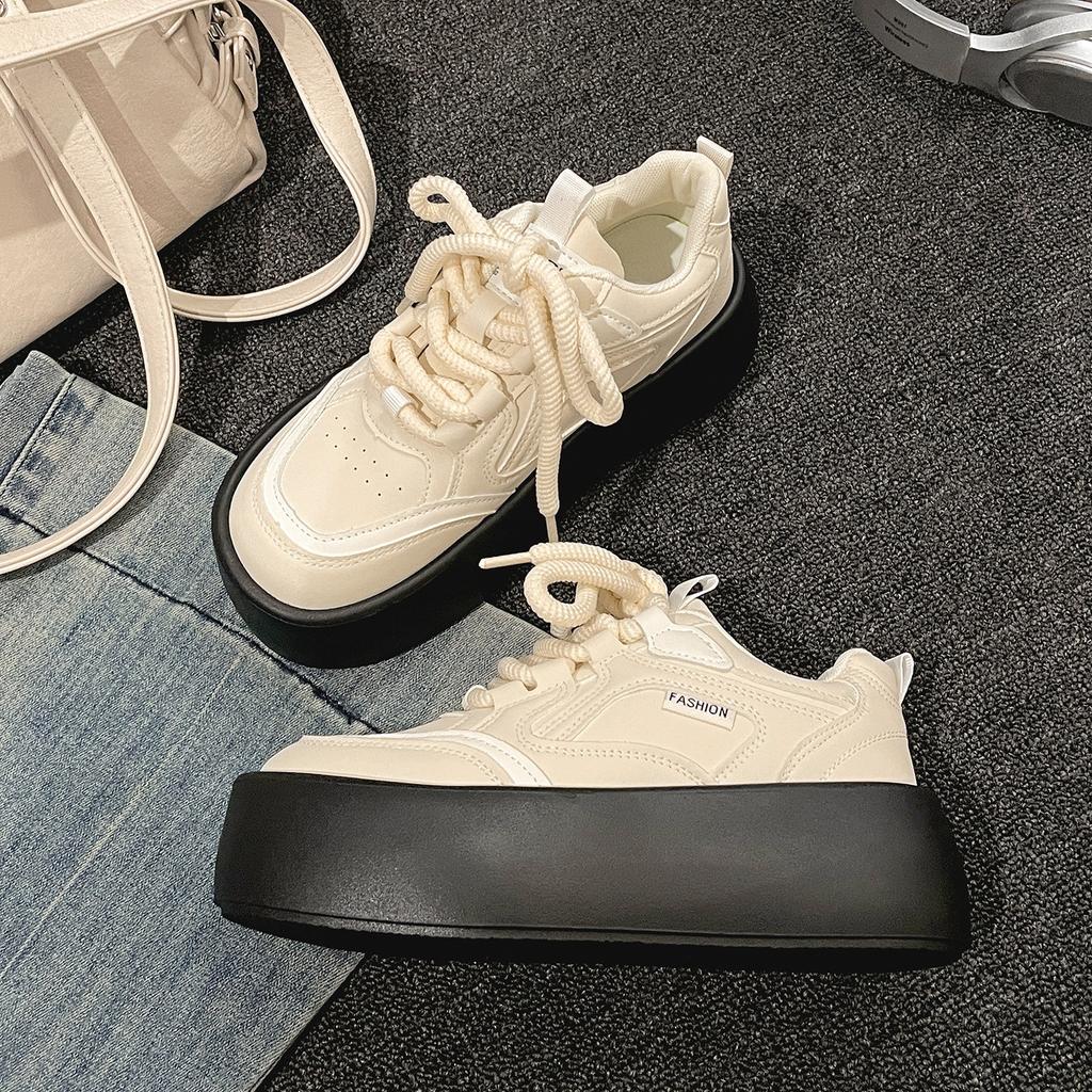 Queen Fan Retro Platform White Shoes Women's 2025 New Autumn with Skirts Versatile Height-increasing Casual Shoes Board Shoes
