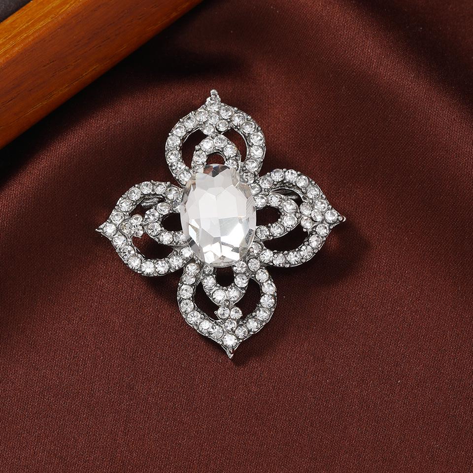 Vintage Rhinestone Floral Brooch - Elegant Hollow Design, Women's Suit Accessory Pin