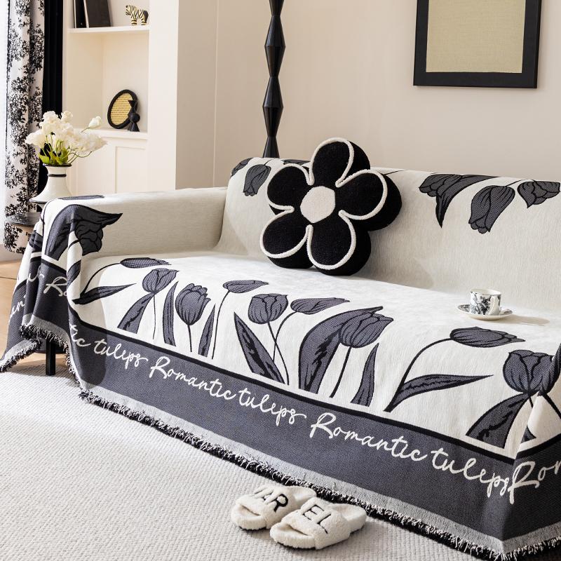 

Premium Flower patterned sofa cover fabric is versatile throughout the , easy and modern, dustproof, and can be applied designed for decoratin 180x180cm