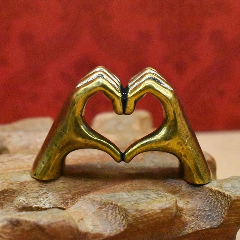 Vintage Brass Heart-Shaped Hand Statue, Love Hand Sculpture Model Ornament Home Office Desktop Decor