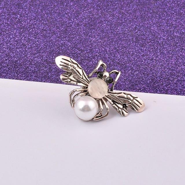 

Новая мода пчела магнит броши милые животные кристалл жемчуг лацкан булавка шарф хиджаб булавки роскошные украшения для женщин мужчин аксессуары