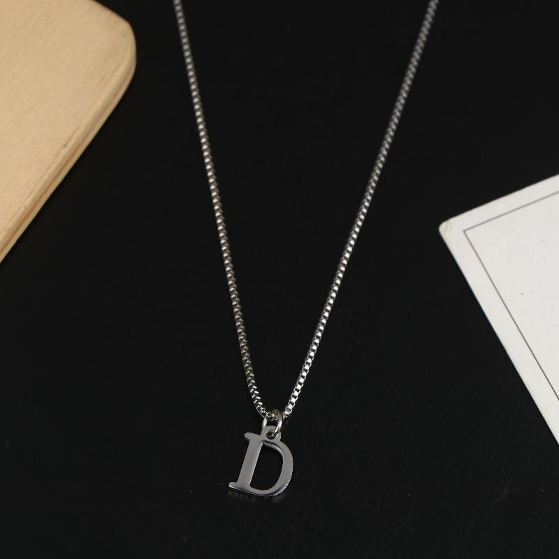 Naszyjniki z wisiorkami z literami A-Z Stal nierdzewna Prosty naszyjnik Stylowy Dla Kobiet Mężczyzn Codzienna biżuteria Prezenty