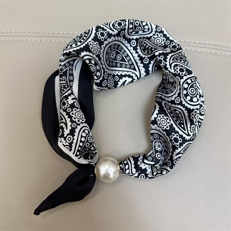 French Pearl Necklace Magnetic Clasp Lazy Scarf Women Pendant Neck Warmer Clavicle Chain Accessory