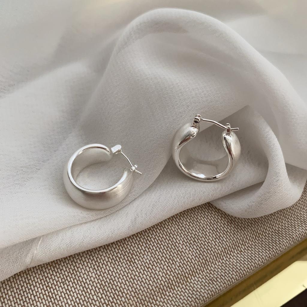 Brincos Simples Foscos Escovados à Mão Design Versátil Senso de Alta Qualidade Tendência Brincos Não Colisivos Mulheres