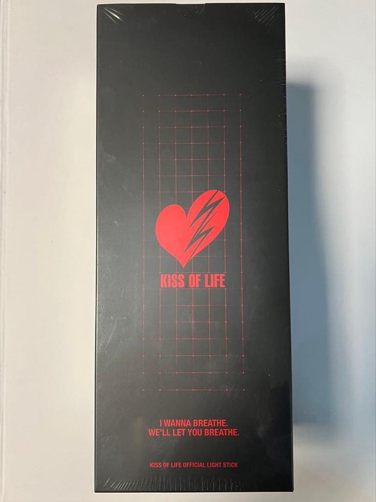 [USED] Genuine KISS OF LIFE penlight. Express shipping available.