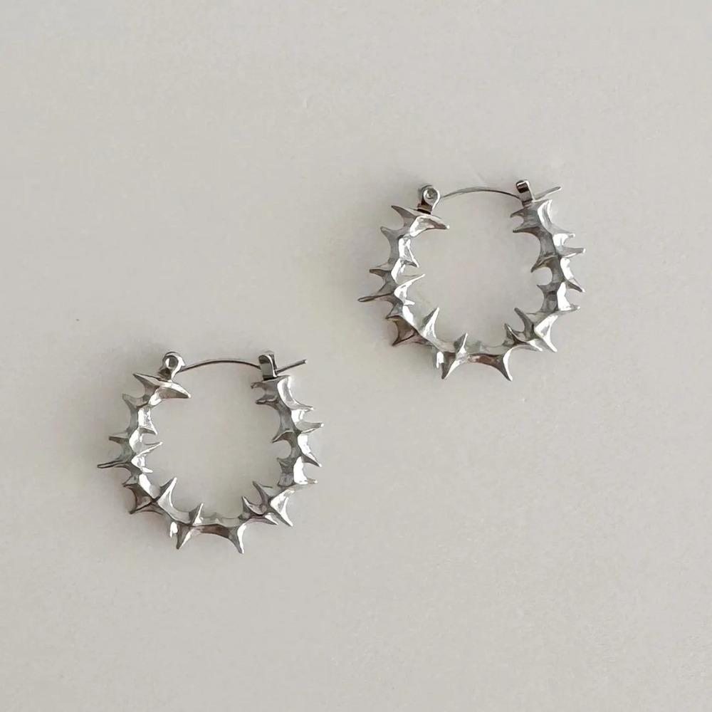 Personality Gothic Stainless Steel Circle Thorns Hoop Earrings for Women Street Punk Hip-hop Earrings Jewelry Accessories Gifts