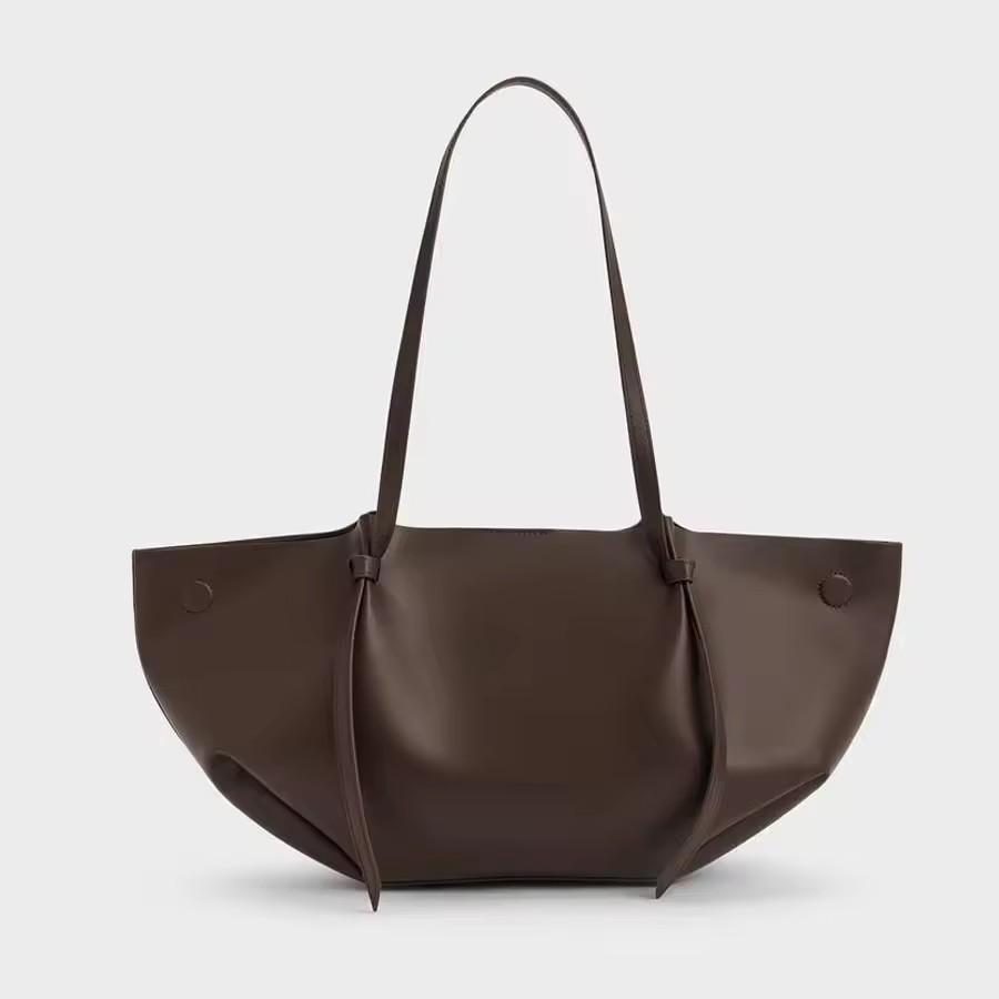Women s Bag Rivet Retro Street Motorcycle Bag Original Niche Design shoulder Crossbody Bag Female Tote Handbag