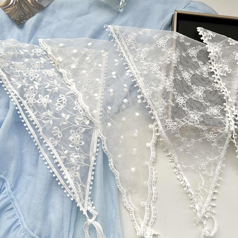 Retro Lace Scarf Hollow Triangle Neck Scarf for Women Girls Embroidered Lace Wrap Hair Wrap Floral Crochet Hair Bandanas