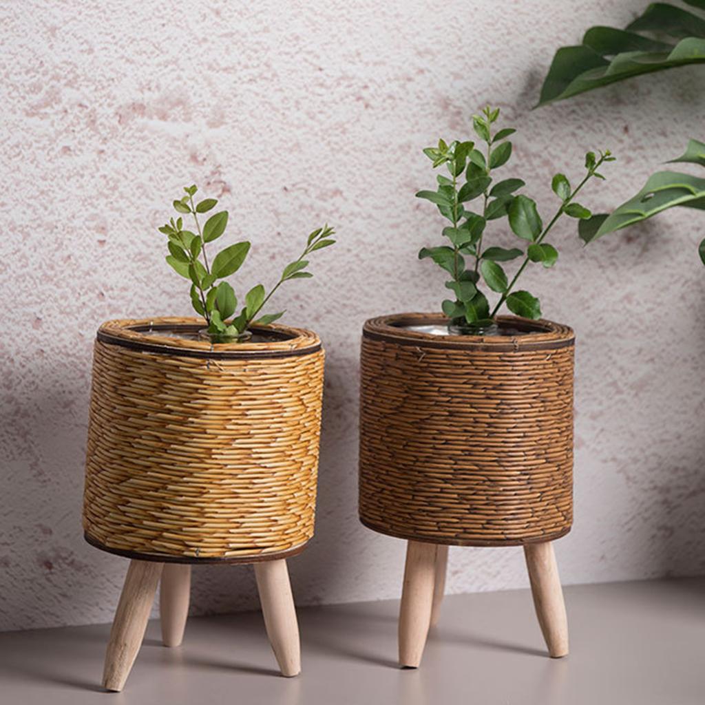 Květináče se stojanem Ratanové květináče Pletená rostlinná stolička v košíku Designový stojan na květináče s dřevěnými nohami