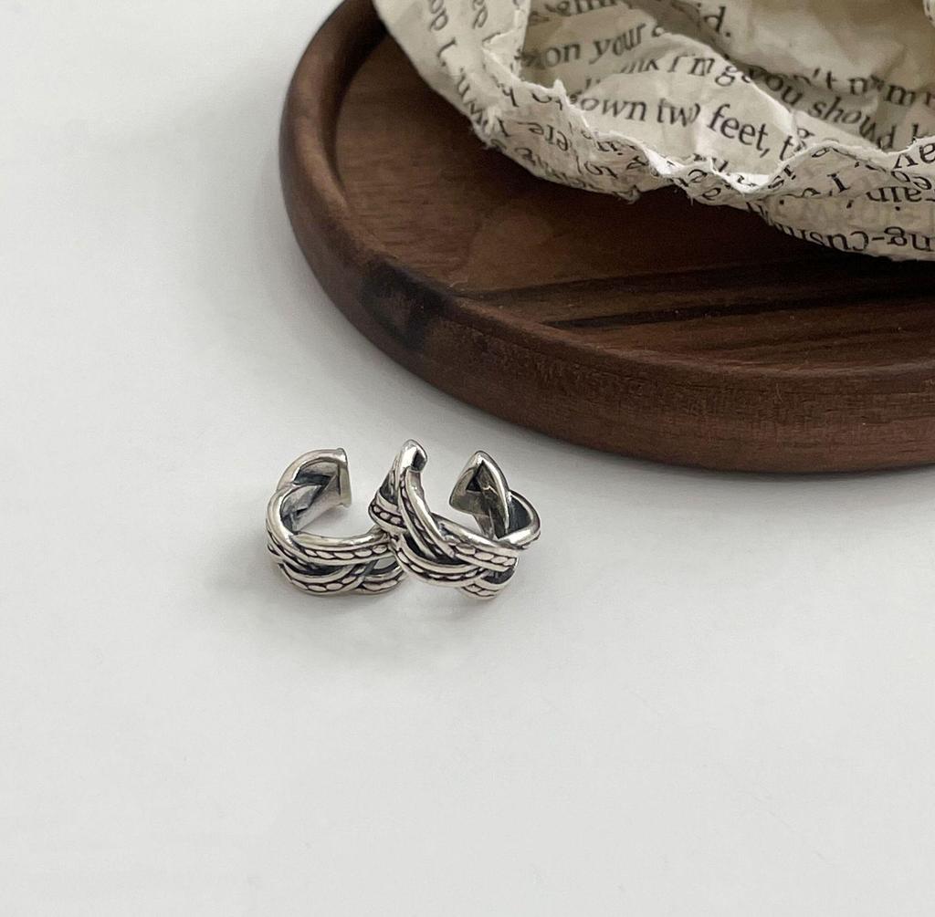 Korean S925 Sterling Silver Geometric Ear Clip for Women - No Piercing Required, Stylish and Simple Niche Jewelry.