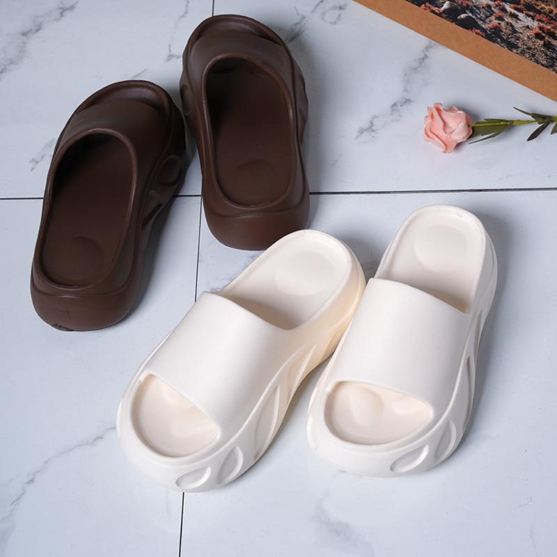 New summer cool slippers women's indoor and outdoor wear wear wear-resistant and non-slip one-word flip-flop muffin platform slippers beach shoes