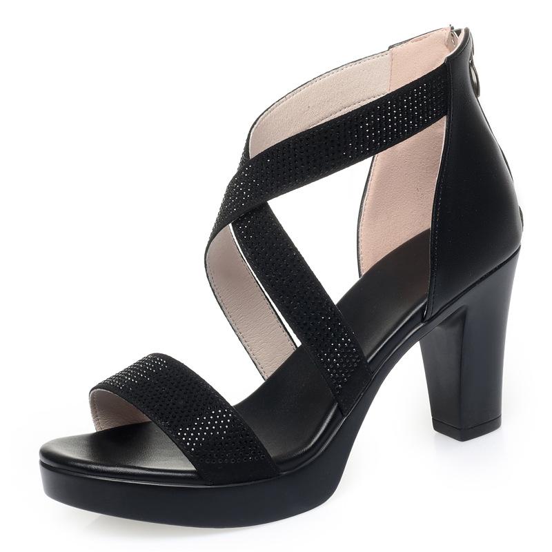 

8 см Элегантная Модная Обувь Черные Туфли на Высоком Блочном Каблуке Сандалии Гладиаторы Лето 2025 Женские Сандалии на Платформе для Офиса Модель Мама 40