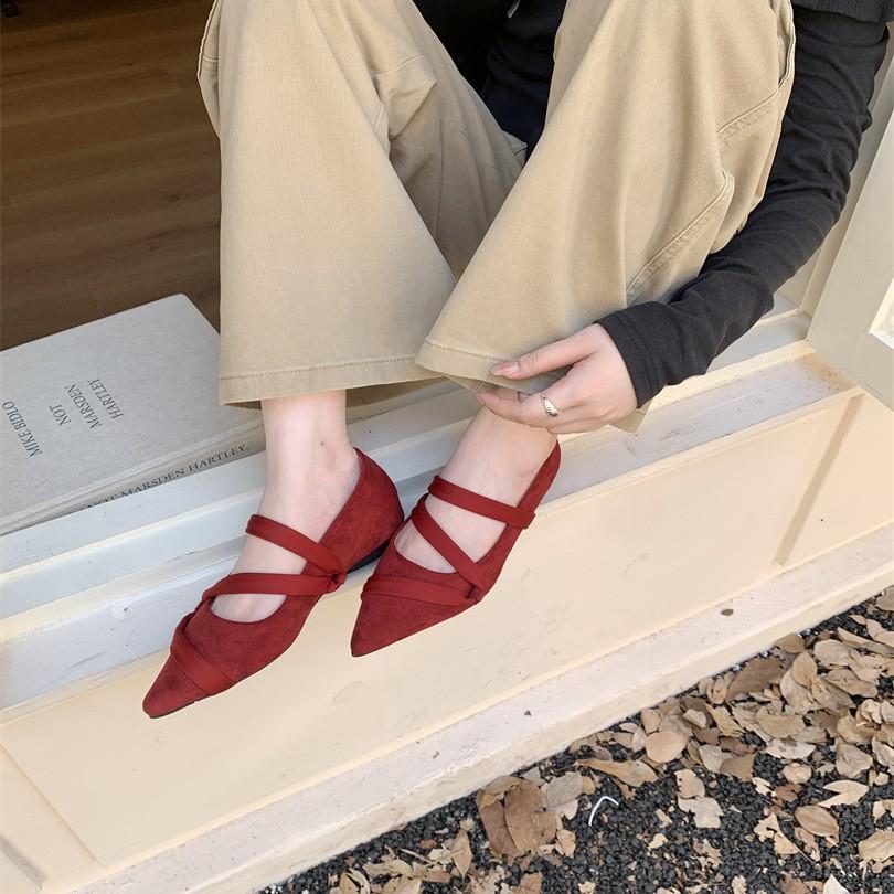 2025 spring and autumn models pointed head shallow mouth low heel single shoes women's foot ribbon retro not tired feet fashion shoes Mary Jane shoes