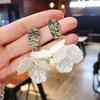 French Vintage Shell Pearl Petal Fringed Earrings Female Accessible Luxury Fancy Long High Profile Ear Studs Earrings