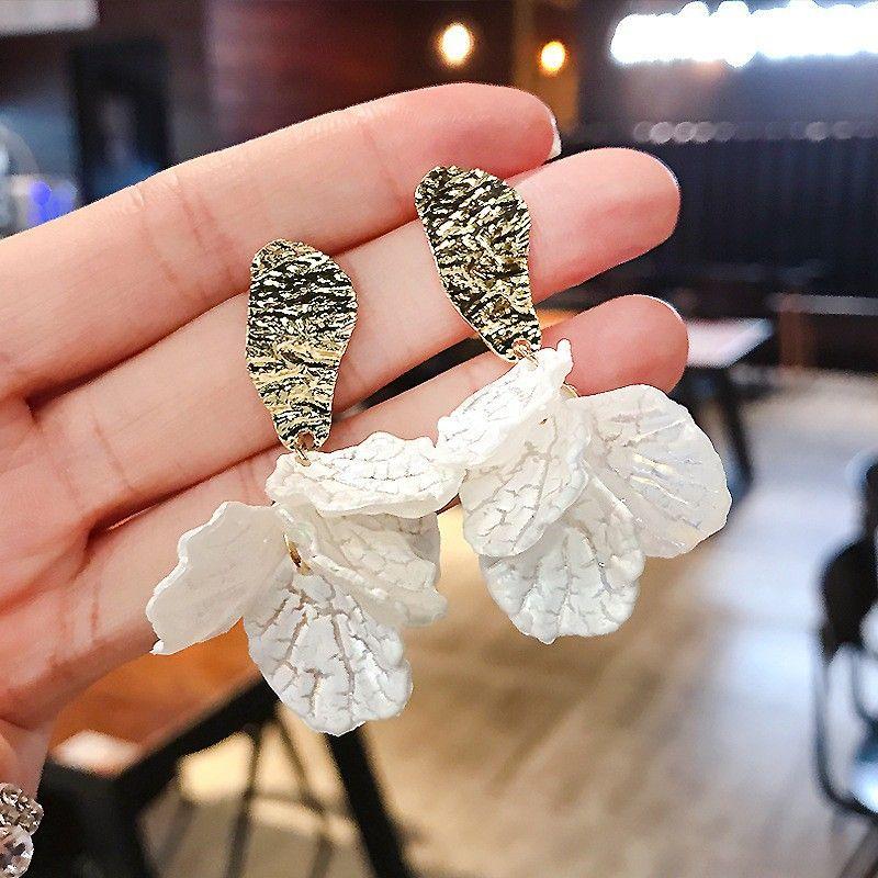 French Vintage Shell Pearl Petal Fringed Earrings Female Accessible Luxury Fancy Long High Profile Ear Studs Earrings