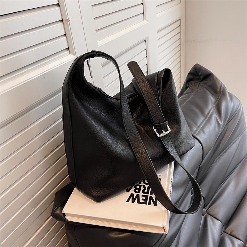 Large Capacity Bag Women's New Shoulder Bag Solid Color Fashion Women's Bag Commuter Messenger Bag