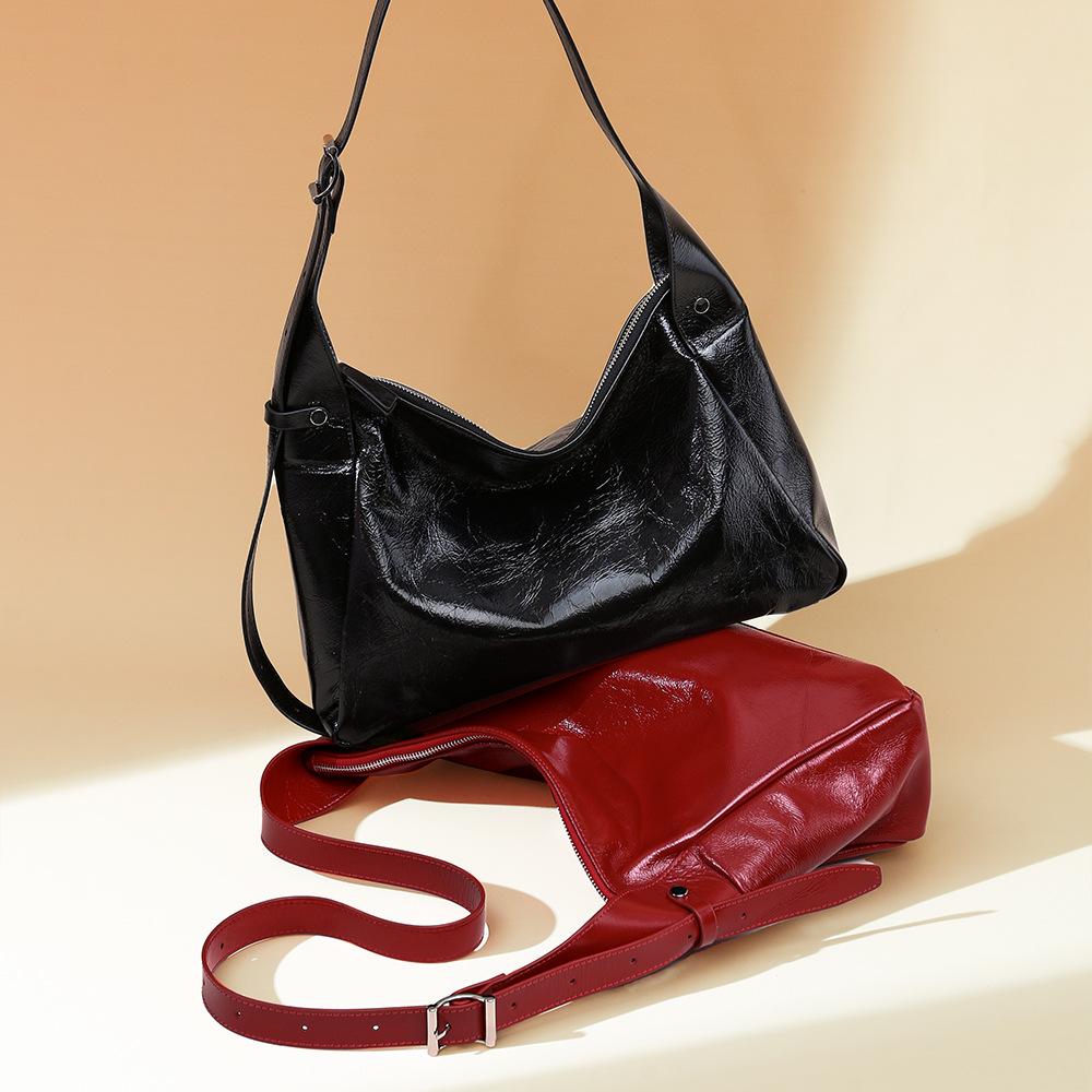 Premium feeling first layer oil wax leather tote bag niche design leather women's bag large capacity commuter bag messenger bag women