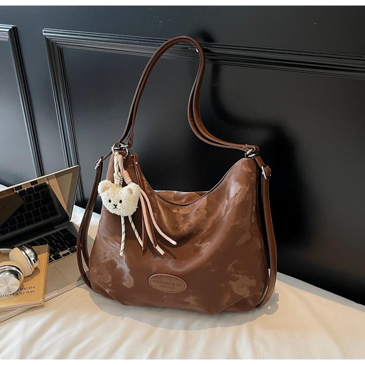 

Premium sense versatile tote backpack bag women s large-capacity shoulder bag 2025 new trendy niche commuter armpit bag темно-коричневого кольору