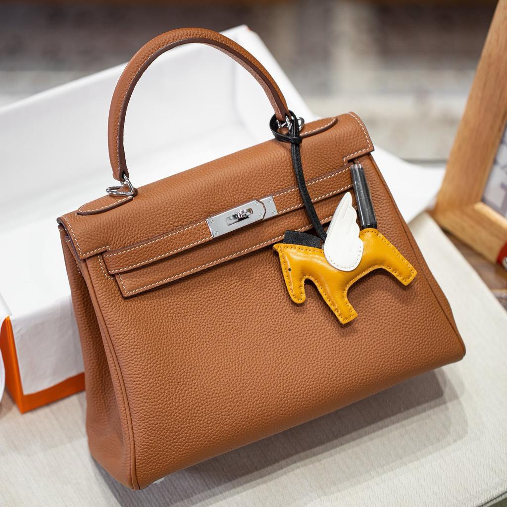 25 Neue Kelli Tasche Togo Rindsleder erste Schicht breiter Schultergurt silberne Schnalle große Kapazität tragbar Schulter Umhänge Tasche Pendler Damen Tasche