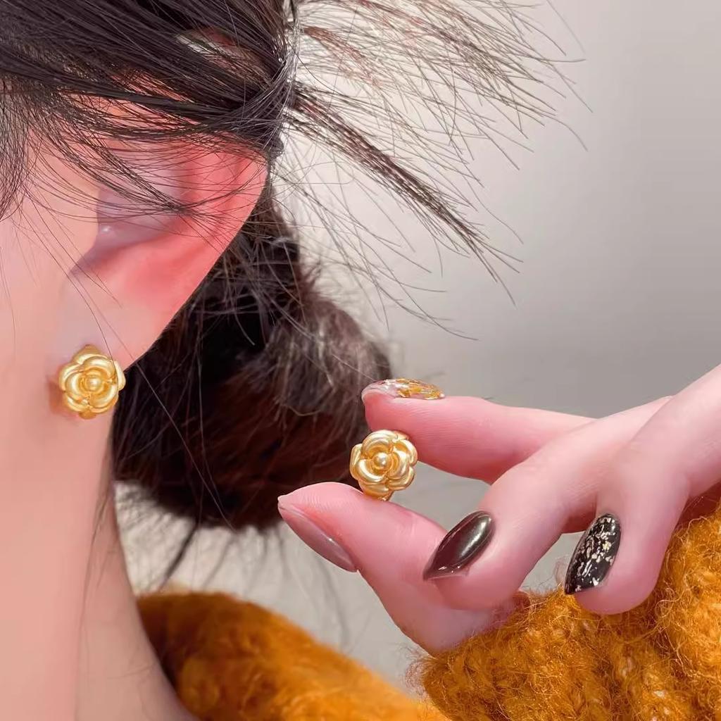 Golden Camellia Ear Buckle Earrings Women's Retro Light Luxury Minimalist Personalized Advanced Temperament Everyday Ear Jewelry