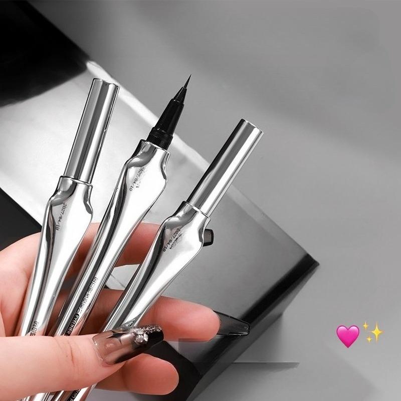 Positioning Eyebrow Pencil Is Waterproof Sweat-proof Does Not Fade  and Lasts for A Long Time It Is A Natural Wild Eyebrow Pencil