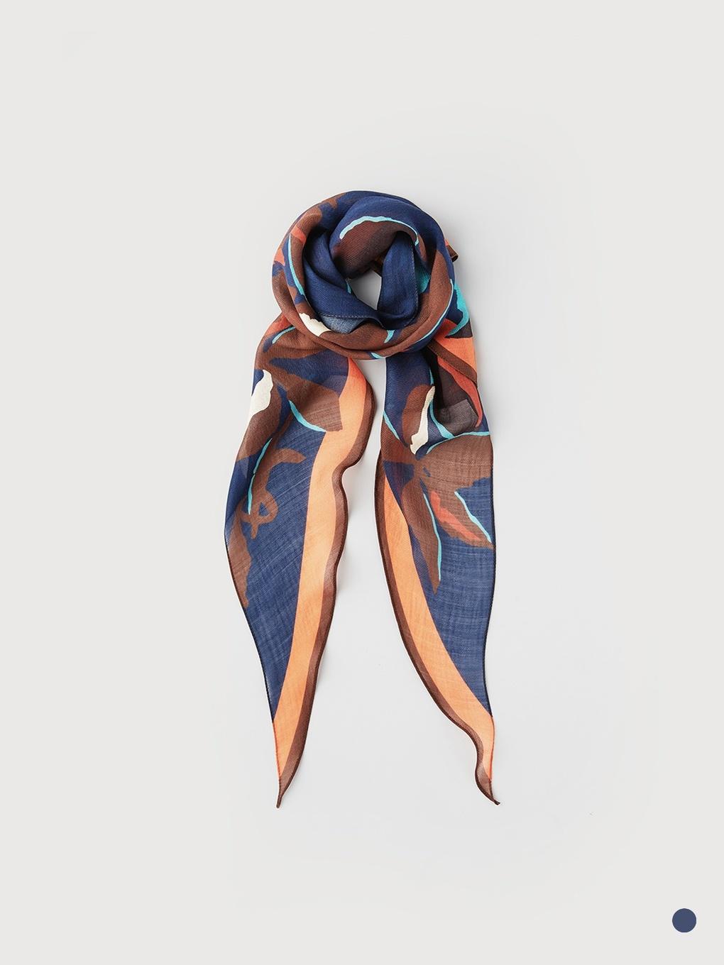 

Modern Flower Triangle Scarf_VYCXF4Z7411 NC Jungangno Station Branch beige