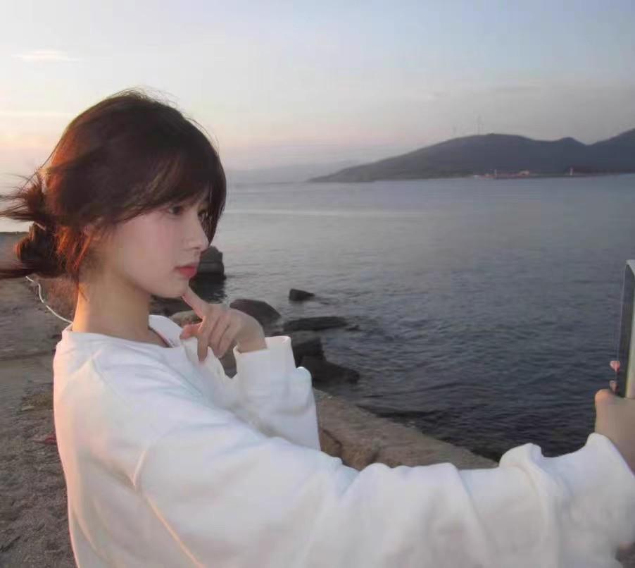 Women's Fleece-Lined Crew Neck Sweatshirt, Long Sleeve, Thin & Loose, for Spring and Autumn, Junior & High School Students, No Hood.