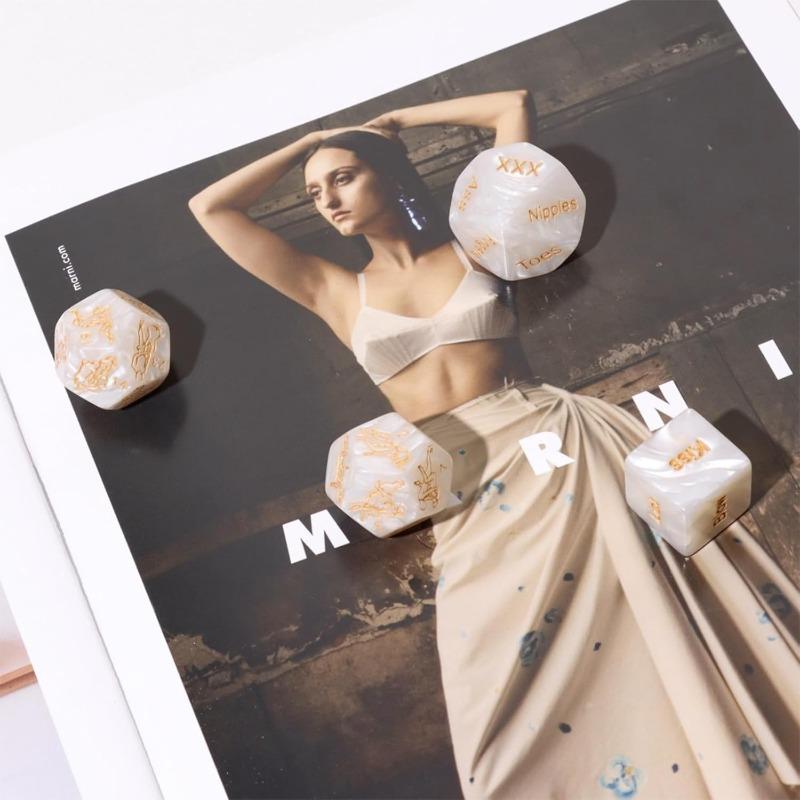 1 Set of 4 Marbled Engraved Glow-in-The-Dark Dice Set, Adult Polyhedral Game Accessories