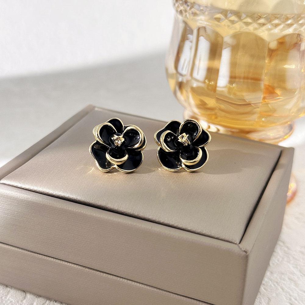 Elegant Black Diamond Silver Needle Earrings: High-End, Fashionable, Versatile Luxury